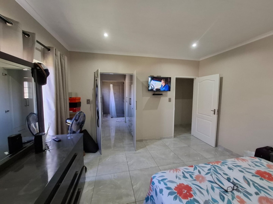 4 Bedroom Property for Sale in Waterkloof East North West